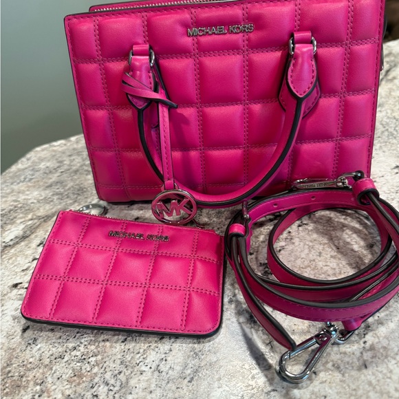 Michael Kors Sheila Satchel with Matching Cardholder - Picture 3 of 6